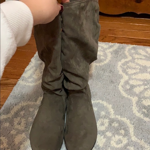 Arizona Jean Company Shoes - Grey suede boots